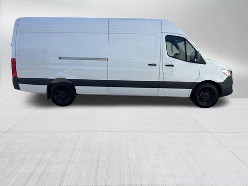 Used 2025 Mercedes-Benz Sprinter 2500 image 5