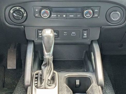 Used 2022 Nissan Frontier SV AWD/4WD image 18
