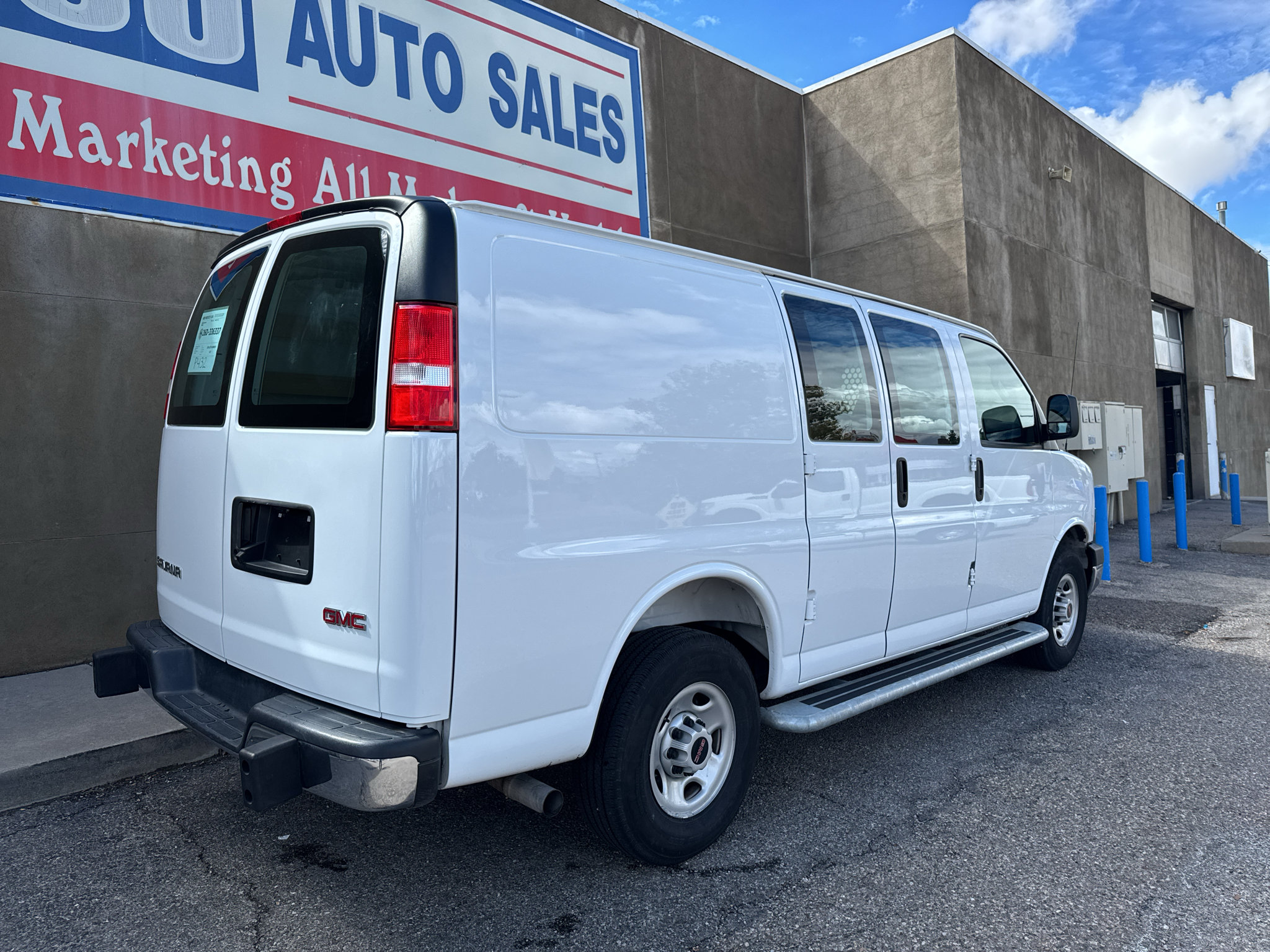 Used 2025 GMC Savana 2500 w/ Driver Convenience Package RWD image 5