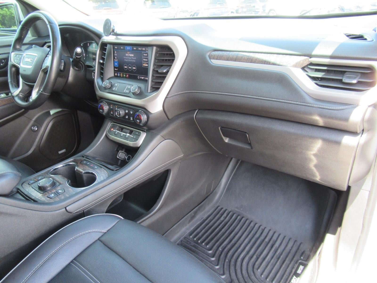 Used 2020 GMC Acadia Denali w/ Technology Package FWD image 11