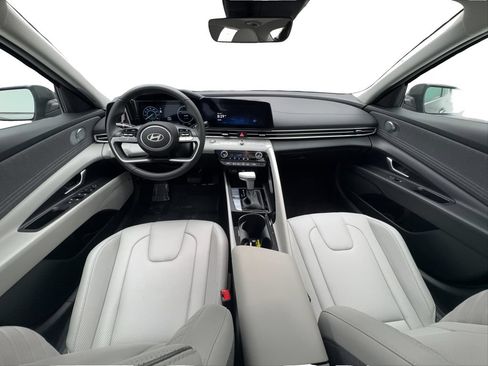 Used 2025 Hyundai Elantra Limited FWD image 21