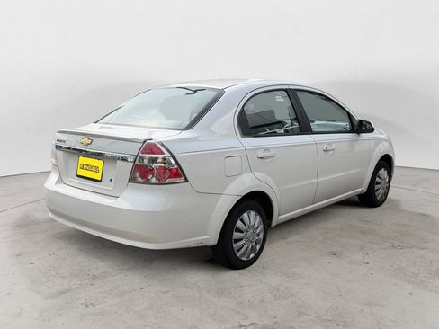 Used 2010 Chevrolet Aveo LT FWD image 5