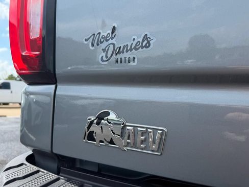 Used 2023 GMC Sierra 1500 AT4X w/ AT4X AEV Edition AWD/4WD image 8
