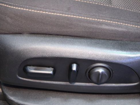 Used 2021 Chevrolet Traverse LT image 21