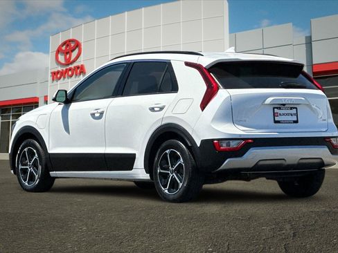 Used 2023 Kia Niro EX w/ EX Cold Weather Package FWD image 5