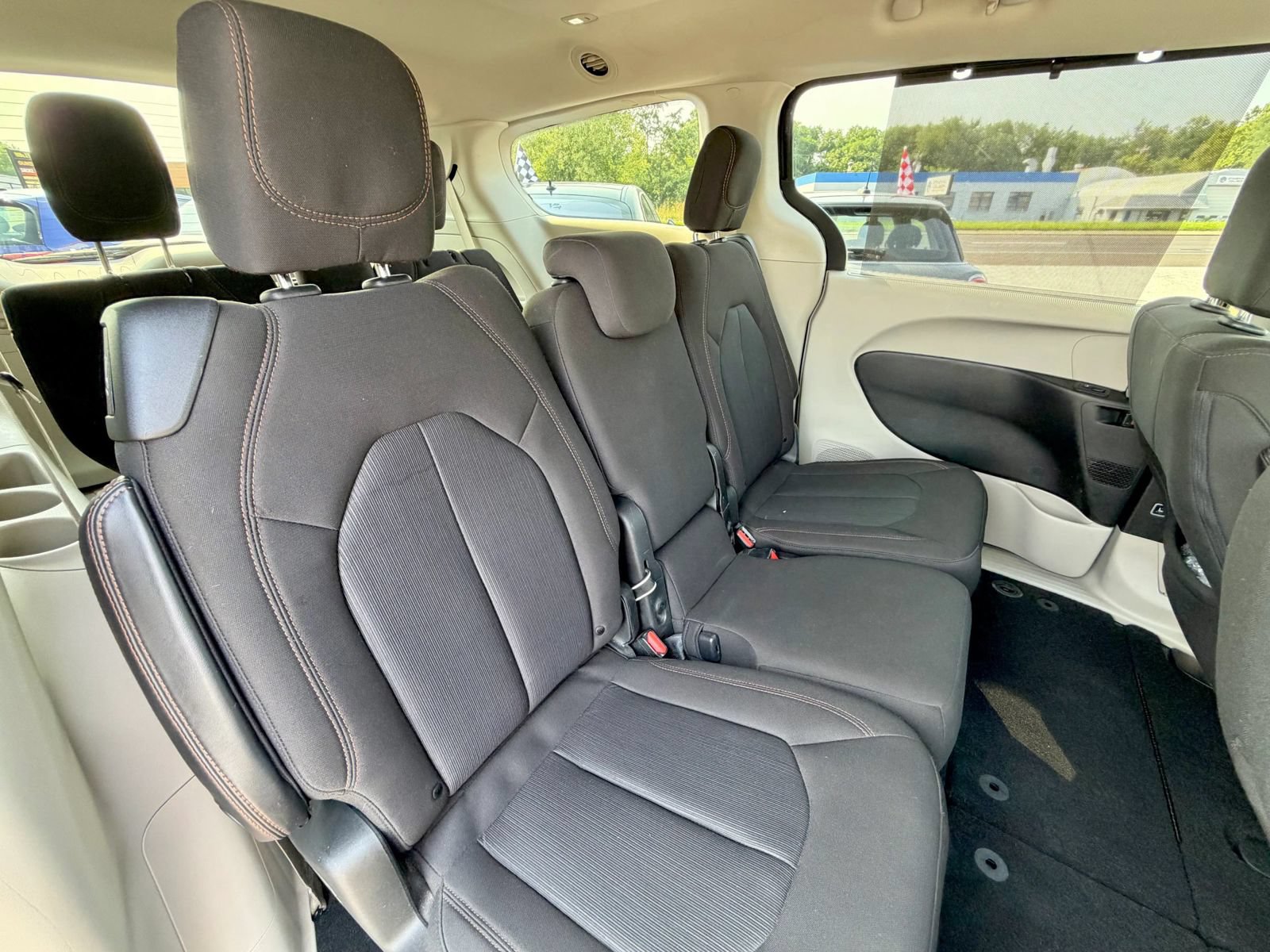 Used 2020 Chrysler Pacifica Touring w/ Tire & Wheel Group FWD image 36