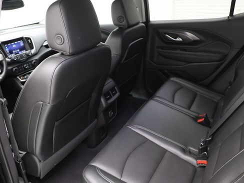 Used 2024 GMC Terrain SLT image 10