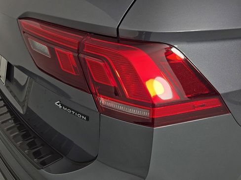 Used 2023 Volkswagen Tiguan SE R-Line image 9
