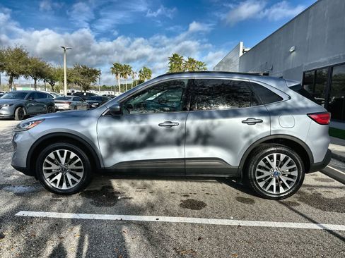 Used 2022 Ford Escape Titanium image 5