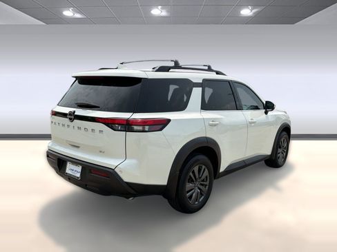 Used 2022 Nissan Pathfinder SV FWD image 9