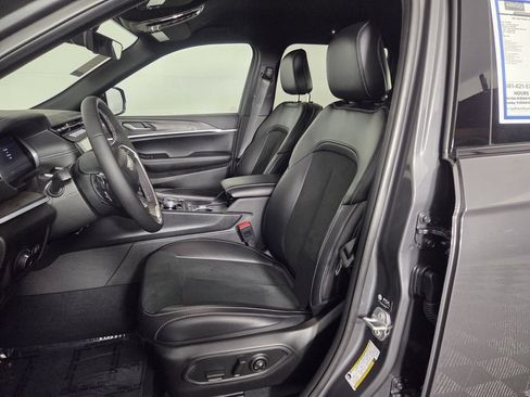 Used 2026 Jeep Grand Cherokee Altitude RWD image 10