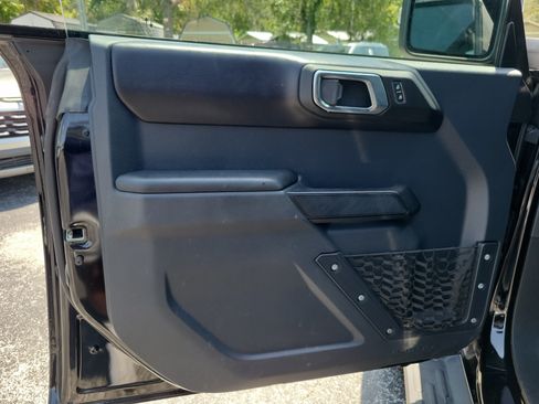 Used 2025 Ford Bronco Outer Banks w/ Sasquatch Package AWD/4WD image 16