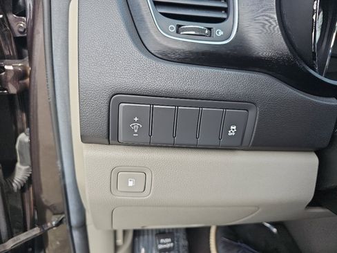 Used 2016 Kia Sedona LX w/ Option Group 020 image 11