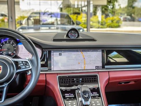 Used 2020 Porsche Panamera image 29