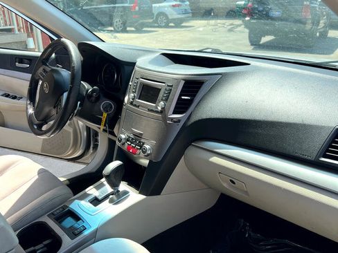Used 2014 Subaru Outback 2.5i Premium w/ Moonroof Package image 8