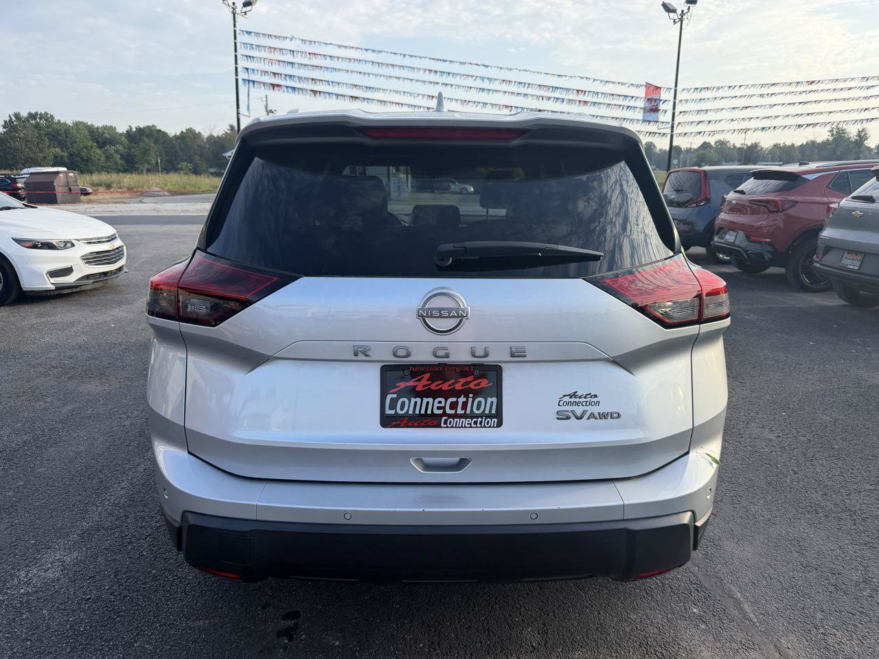 Used 2024 Nissan Rogue SV w/ SV Premium Package AWD/4WD image 5