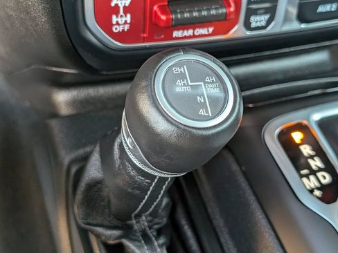 Used 2025 Jeep Wrangler Unlimited Rubicon AWD/4WD image 19