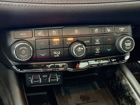 Used 2021 Dodge Durango R/T w/ Technology Group RWD image 16