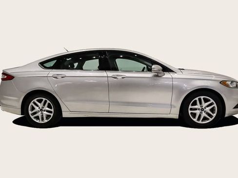 Used 2015 Ford Fusion SE image 4