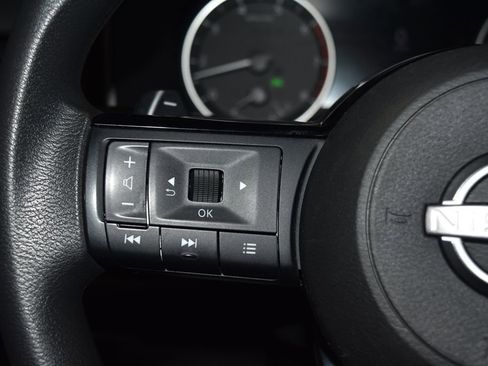 Used 2023 Nissan Rogue SV image 7