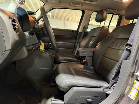 Used 2017 Jeep Patriot High Altitude AWD/4WD image 9