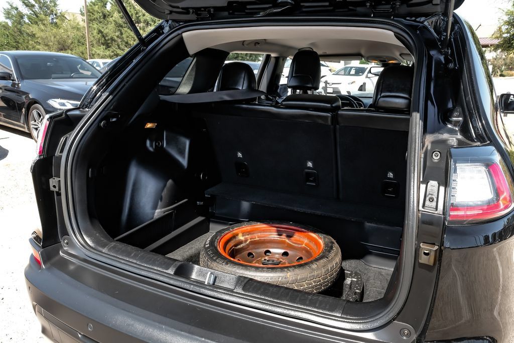 Used 2021 Jeep Cherokee Latitude Plus FWD image 43