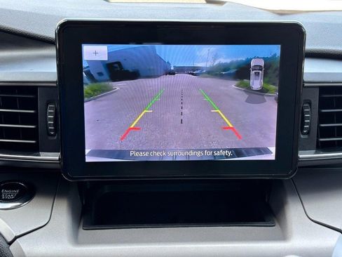 Used 2023 Ford Explorer XLT w/ Equipment Group 202A AWD/4WD image 21