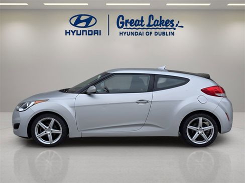 Used 2016 Hyundai Veloster image 2