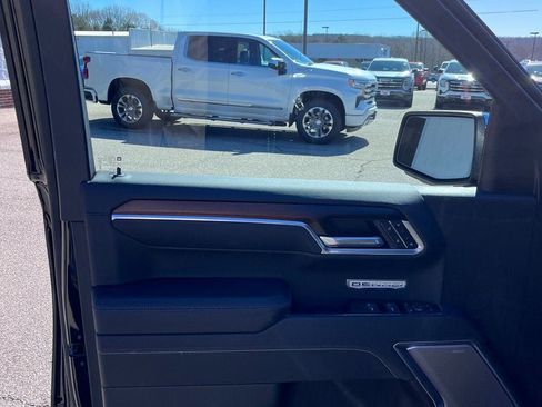 New 2025 GMC Sierra 1500 Denali w/ Technology Package image 17