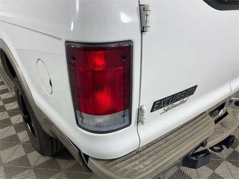 Used 2001 Ford Excursion Limited image 18
