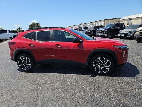 Used 2026 Chevrolet Trax RS w/ Sunroof Package FWD image 9