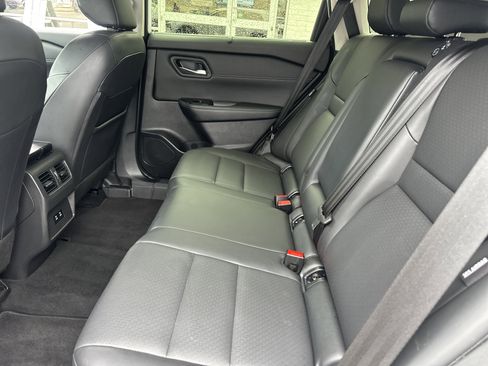 Used 2024 Nissan Rogue SV w/ SV Premium Package image 12