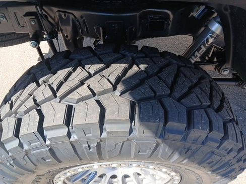 New 2025 Jeep Gladiator Sport image 17