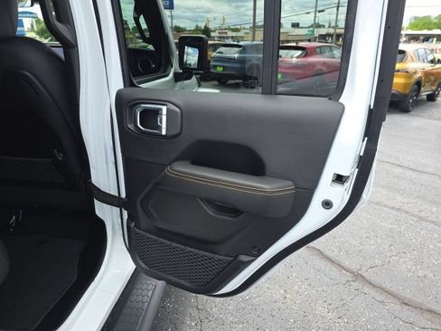 Used 2025 Jeep Wrangler Unlimited Sahara w/ Safety Group AWD/4WD image 44