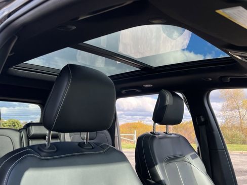 Used 2024 Jeep Grand Cherokee Limited w/ Luxury Tech Group II image 31