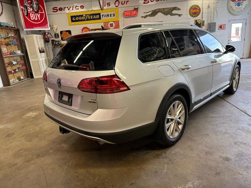 Used 2017 Volkswagen Golf Alltrack SEL image 5