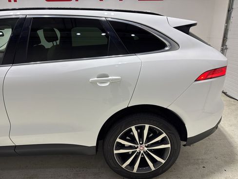 Used 2018 Jaguar F-PACE Prestige image 6
