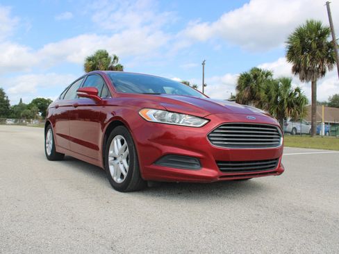Used 2015 Ford Fusion SE FWD image 15