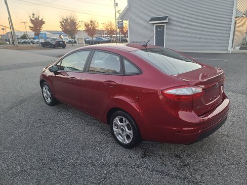 Used 2015 Ford Fiesta SE image 5