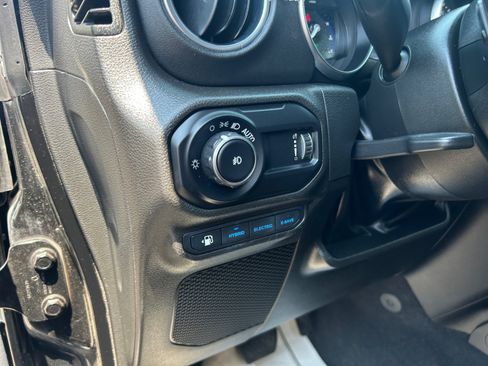 Used 2023 Jeep Wrangler Unlimited Sahara w/ Cold Weather Group AWD/4WD image 12