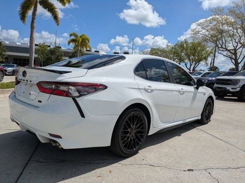 Used 2023 Toyota Camry SE image 4