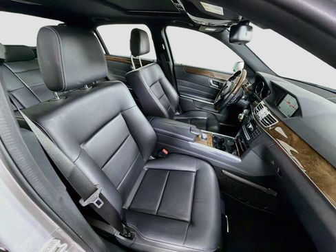 Used 2014 Mercedes-Benz E 350 4MATIC Sedan image 32