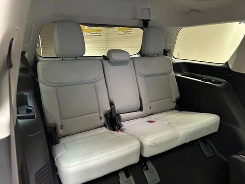 Used 2025 Ford Expedition Platinum w/ Driver's Package image 21