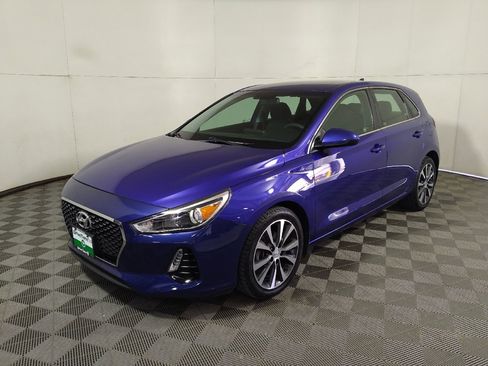 Used 2020 Hyundai Elantra GT FWD image 2