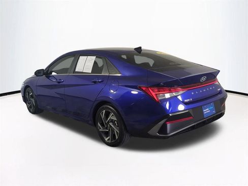 Certified 2025 Hyundai Elantra Limited FWD image 7