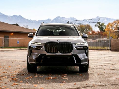 Used 2026 BMW X7 xDrive40i w/ Executive Package image 8