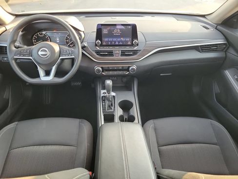 Used 2025 Nissan Altima 2.5 SV FWD image 12