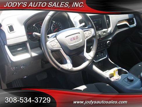 Used 2020 GMC Terrain SLE w/ Elevation Edition AWD/4WD image 2