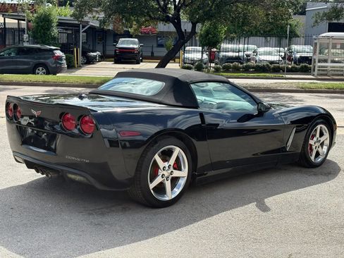Used 2005 Chevrolet Corvette Coupe w/ Preferred Equipment Group RWD image 4