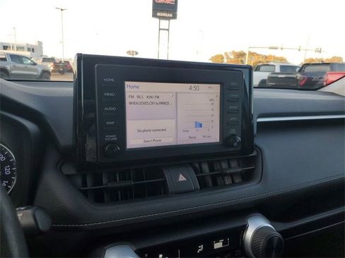 Used 2019 Toyota RAV4 LE image 13